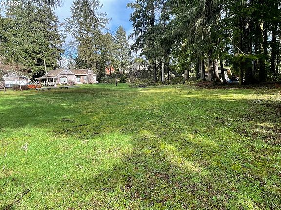 5th image of E Of 723 5th St
