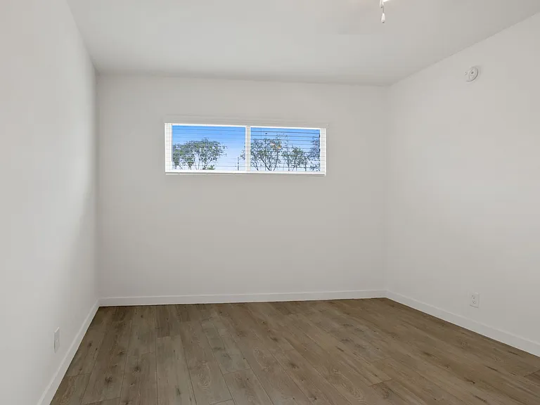 10900 Santa Monica Blvd, prime Westwood! — Photo 13