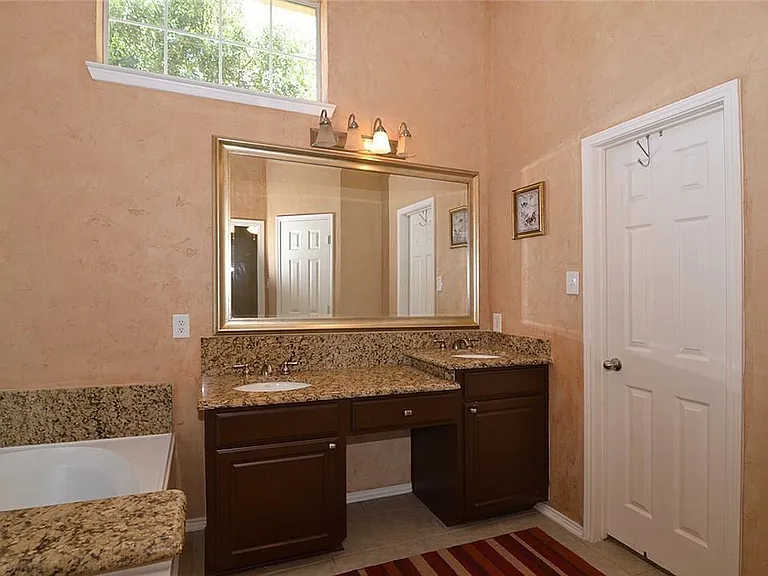 4401 Caledonia Creek Ln — Photo 12