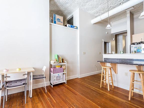 4th image of 200 W Broad St #19059-f