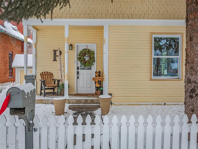 633 W Main St — Photo 22
