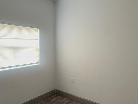5th image of 1102 Avenue D #A