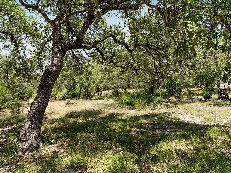 2591 Spring Valley Dr — Photo 32