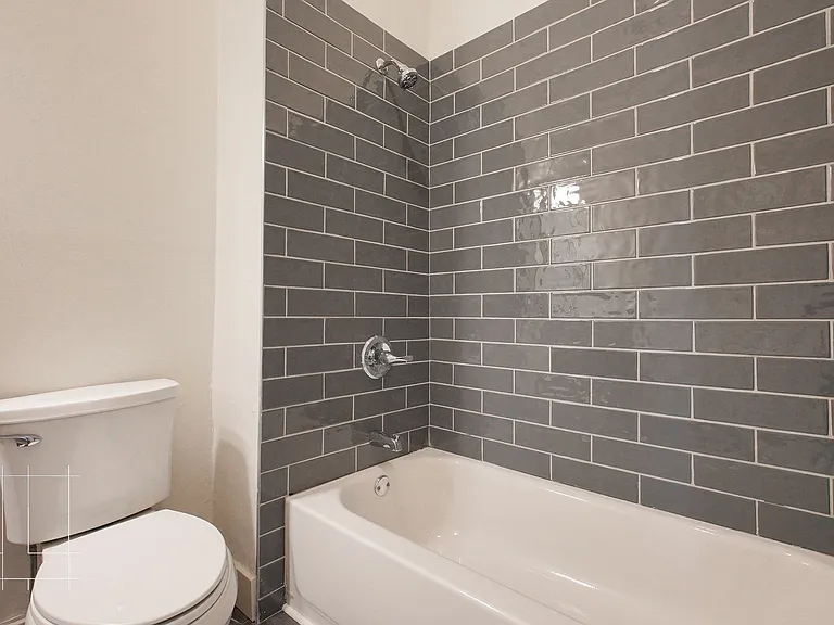 880 Hamlet St. — Photo 13