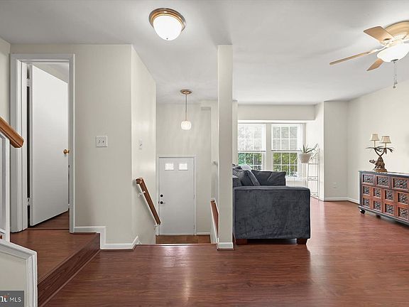 4th image of 10 Almaden Pl
