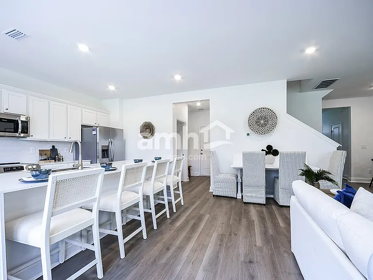 416 Armstrong Curv — Photo 5