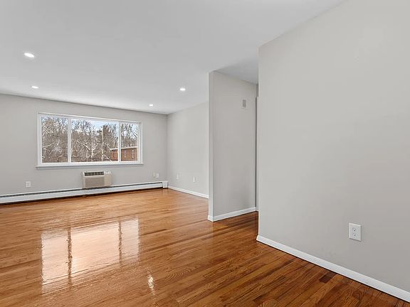 4th image of 44 Bennett Dr #2
