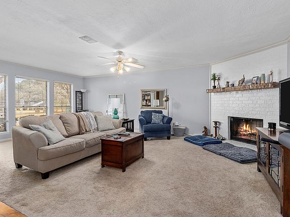 3rd image of 920 Trailwood Blvd