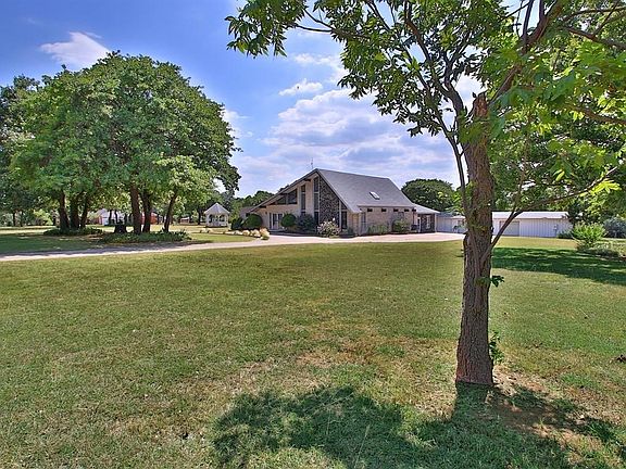 3rd image of 301 N Bridlewood Dr