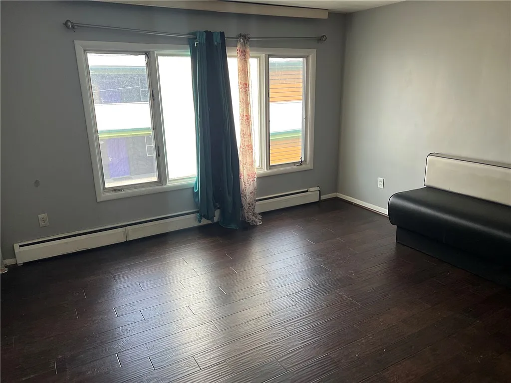 1 bed, 1.0 bath, 3032 sqft, $1,200 — Photo 3