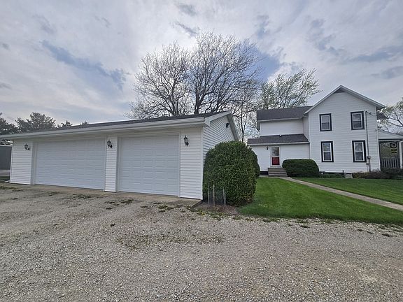 3rd image of 610 E Main St