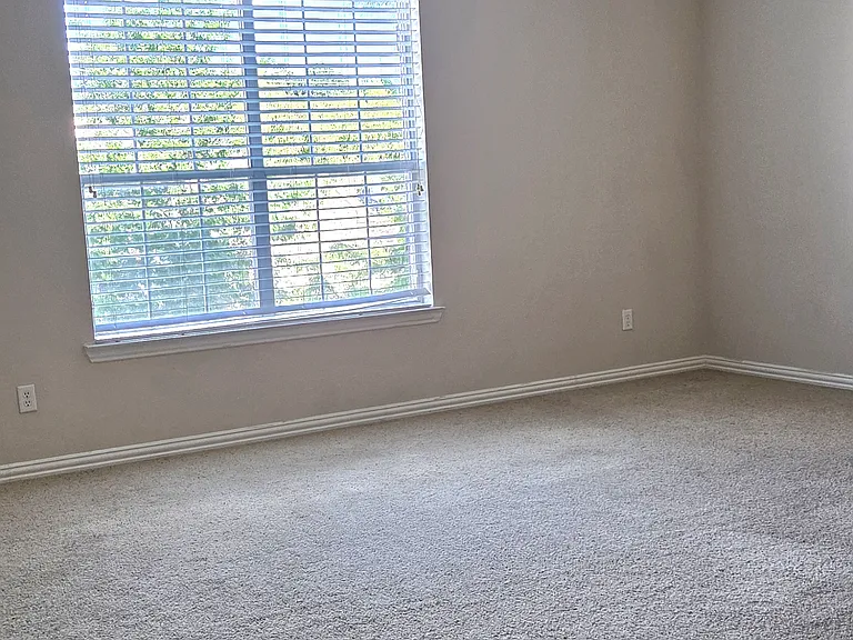 7105 Sugarplum Dr — Photo 23