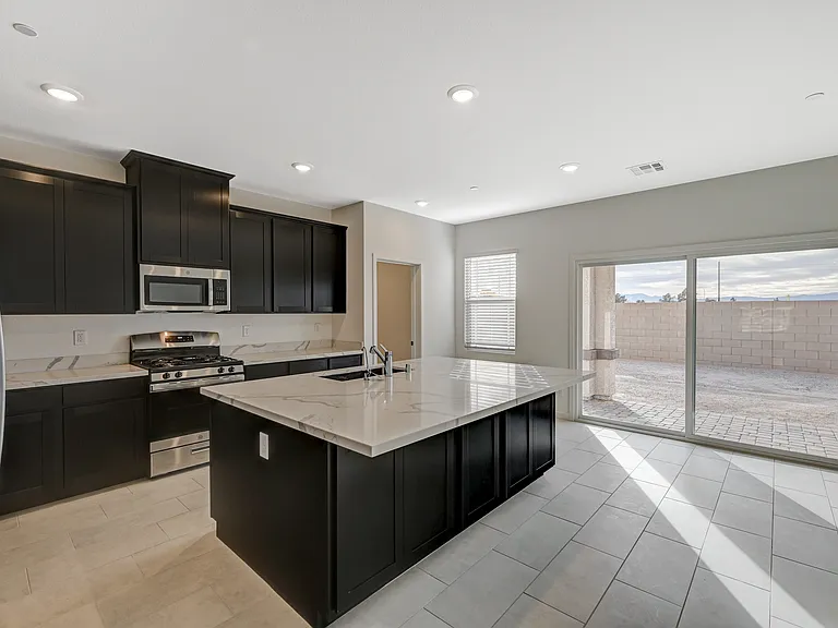 485 Daphne Ter — Photo 10