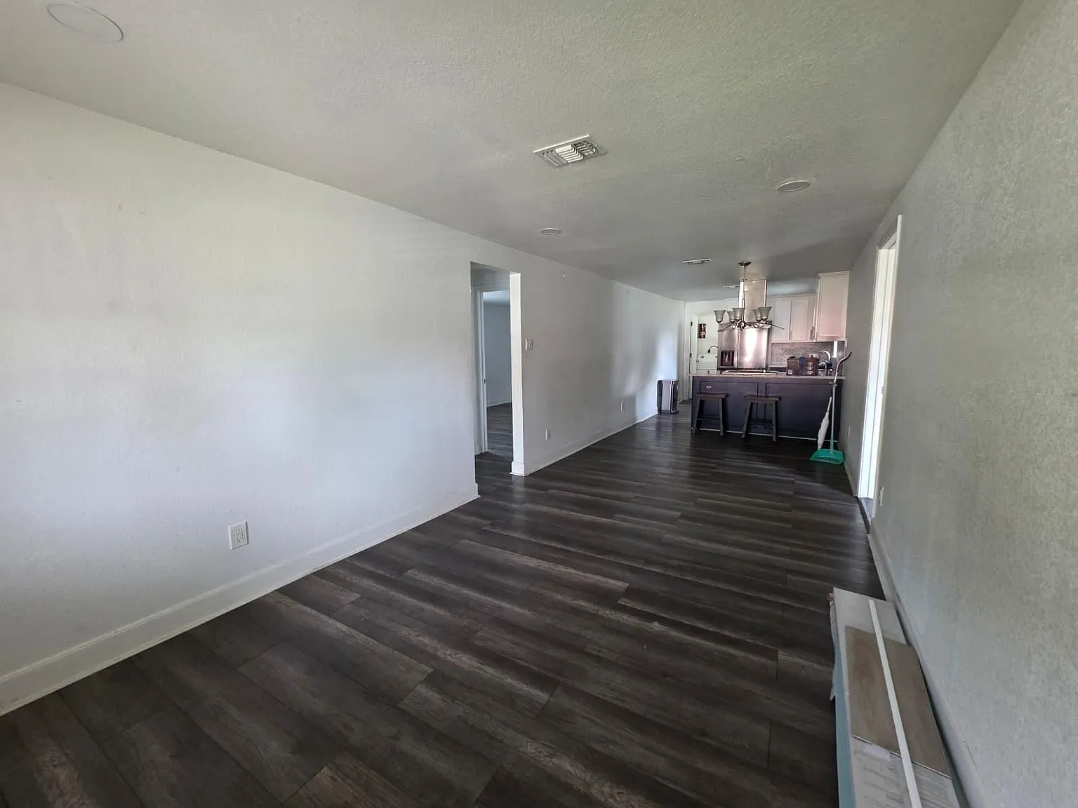 3 bed, 2.0 bath, 1136 sqft, $1,800 — Photo 3