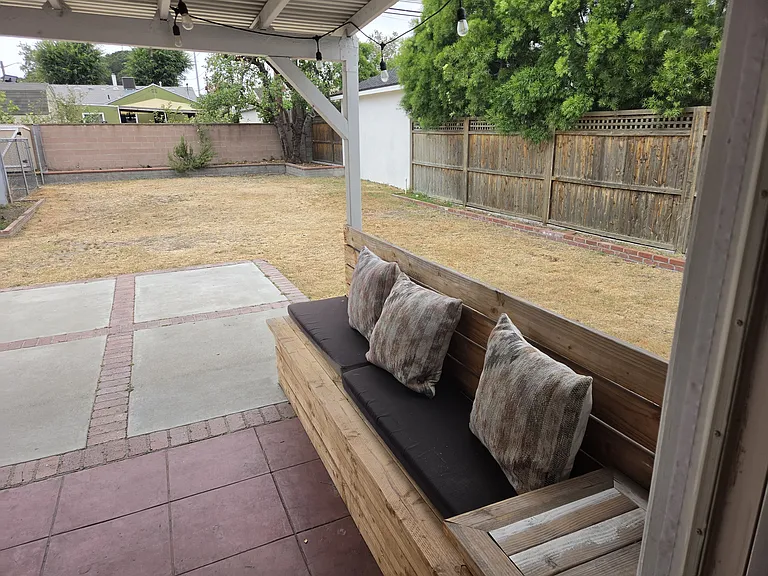1721 N Fairview St — Photo 2