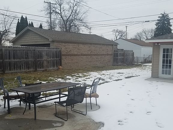 3rd image of 5830 Whitefield St