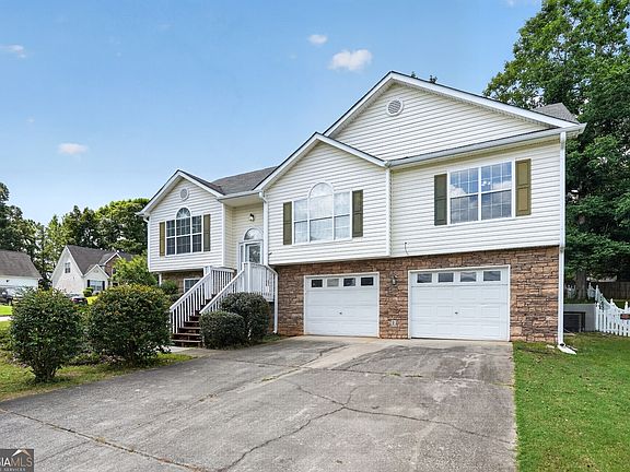 4th image of 10683 Redbud Ln