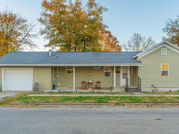 1227 Delavan St, Lincoln, IL 62656