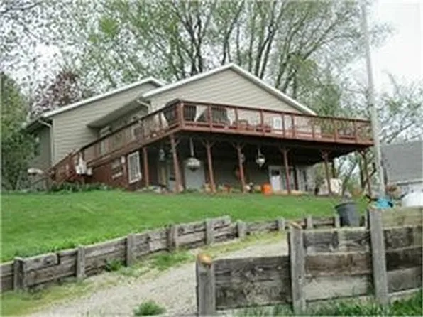 2161 S Lakeshore Dr, Brooklyn, IA 52211