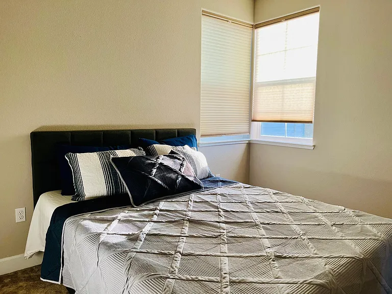 3rd bedroom with queen bed