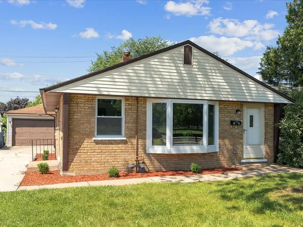 9002 S Pulaski Rd, Hometown, IL 60456