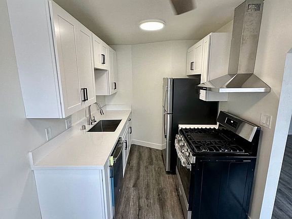 3rd image of 821 S Wilton Pl #109