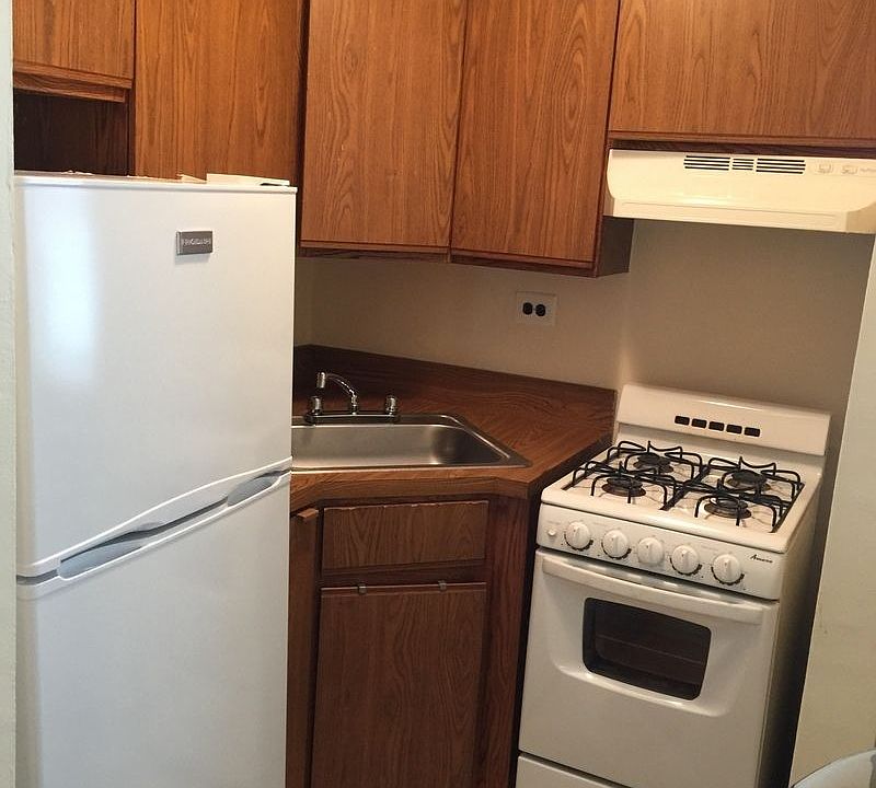 2nd image of 126 E 83rd St APT 1E