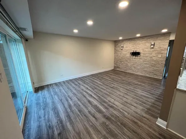 908 Casey Ct, Schaumburg, IL