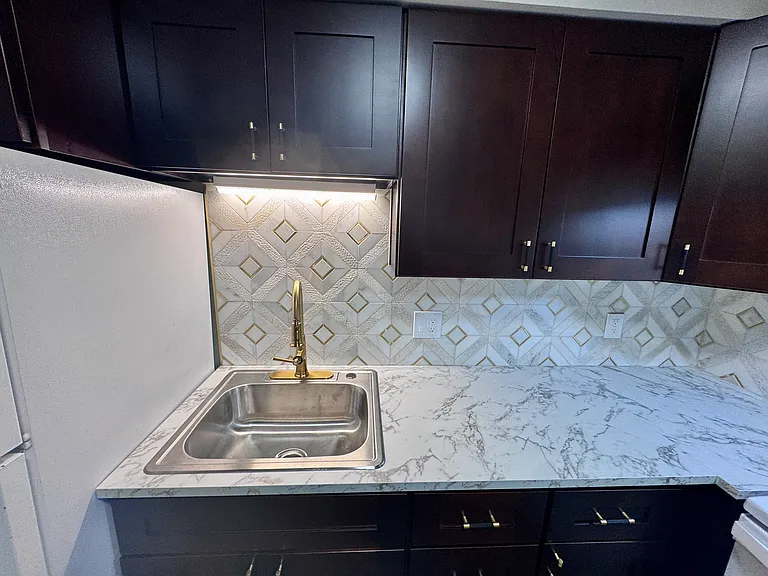 495 W Clarendon St #18 — Photo 3