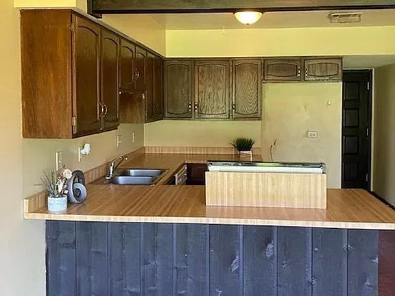 Eat in counter kitchen and enjoy nature view