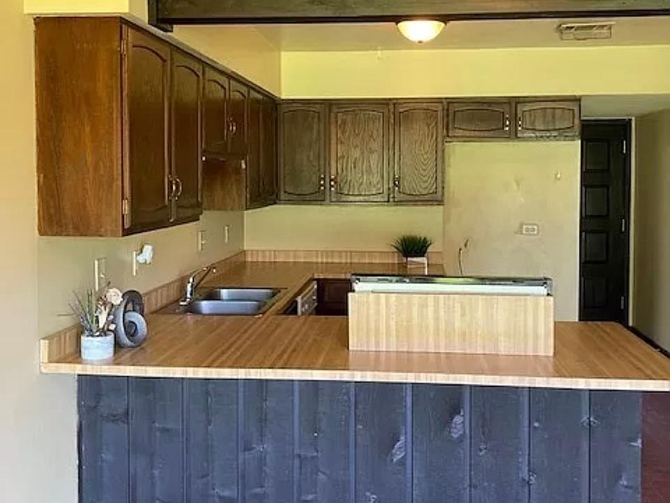 Eat in counter kitchen and enjoy nature view