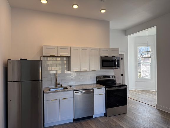 4th image of 471 Rivermont Ave APT 2