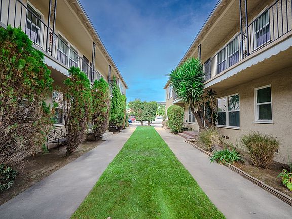 2nd image of 2919-2925 E Theresa St #2919-2