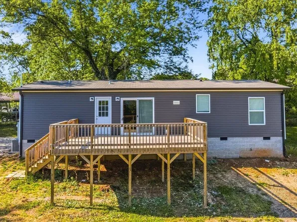 135 Gamble Ln, La Follette, TN 37766