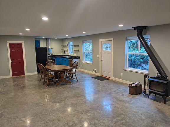 Open concept dining area and kitchen.