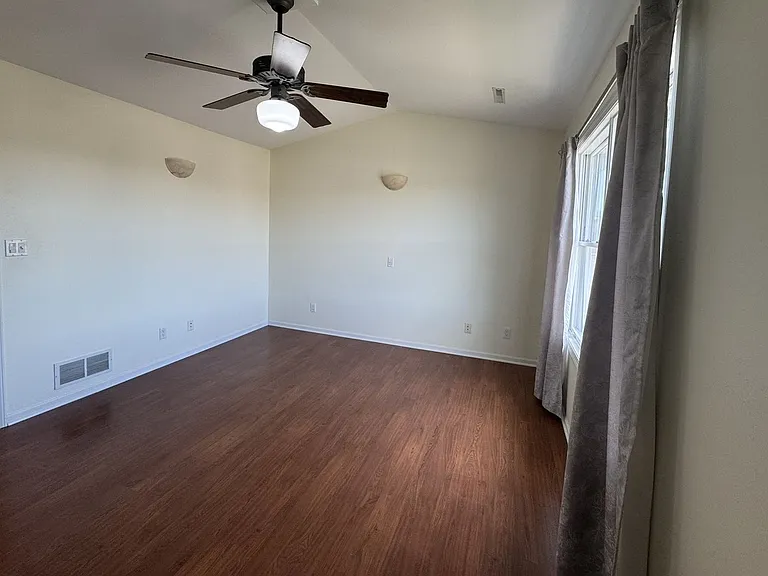 2723 Hampton St — Photo 6