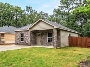 106 Navajo Dr, Mabank, TX 75156