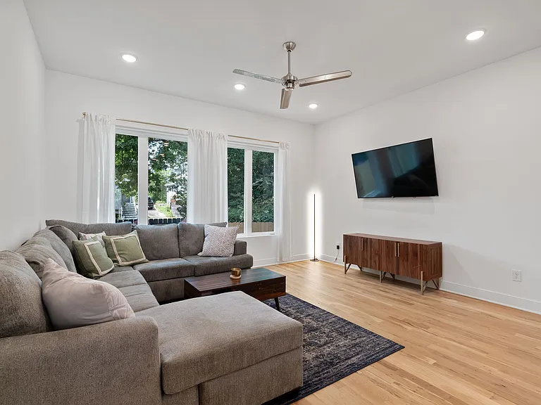 183 Moreland Ave SE #204 — Photo 12