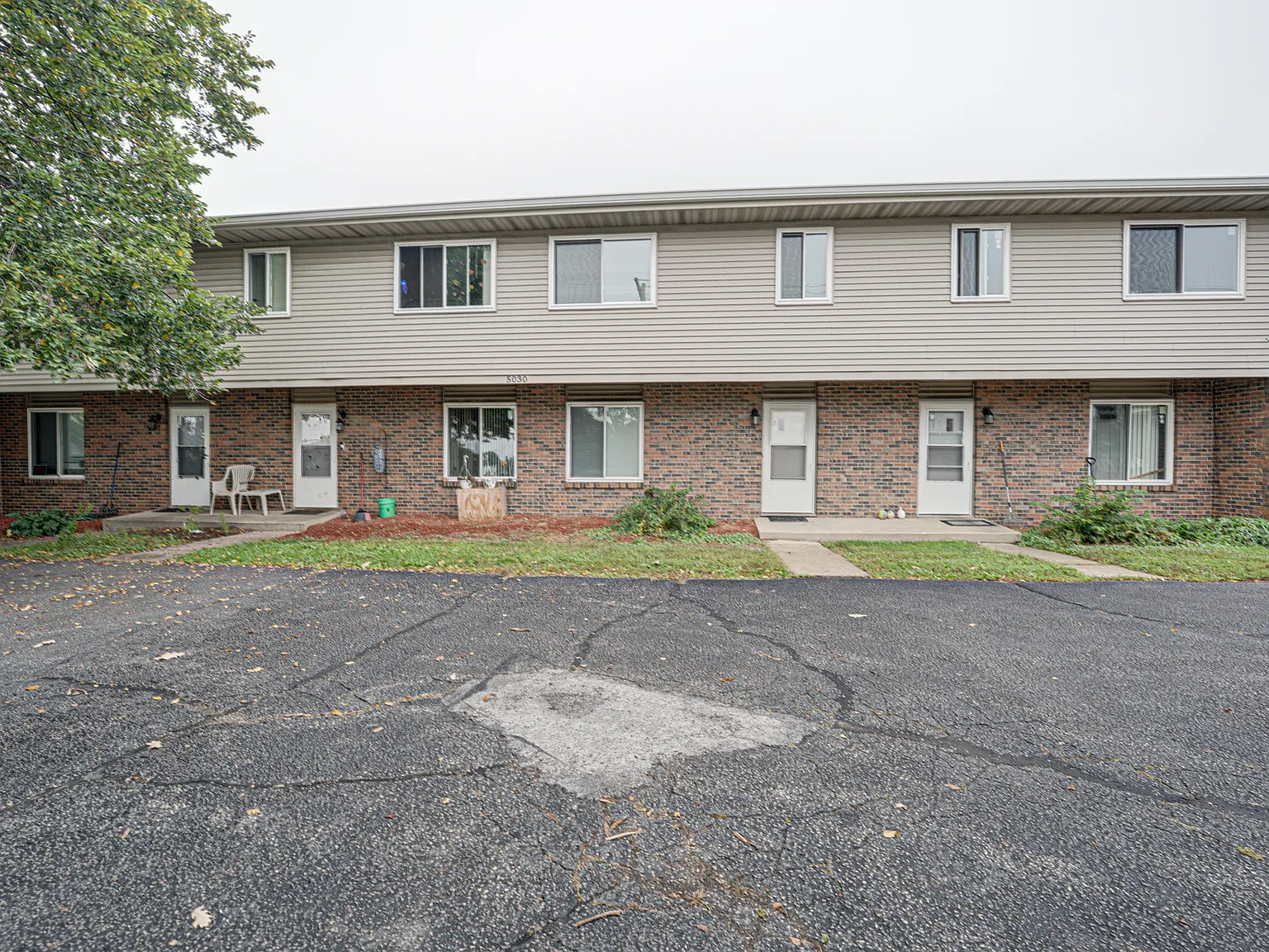 3 bed, 1.5 bath, 1320 sqft, $1,500 — Photo 2
