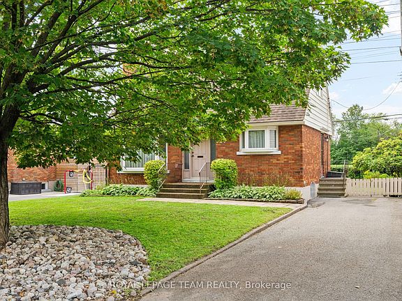 3rd image of 528 Browning Ave