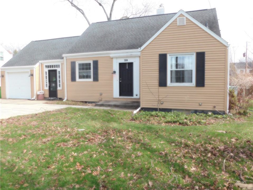 1st image of 584 Eastland Rd