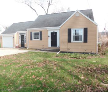 584 Eastland Rd, Berea, OH, 44017