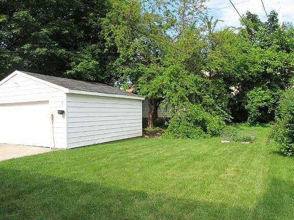 EXTRA-DEEP YARD WITH MULBERRY TREE!