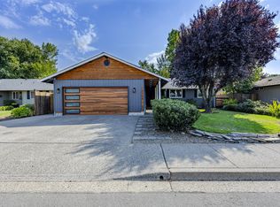 3395 Walton Ln, Eugene, OR 97408