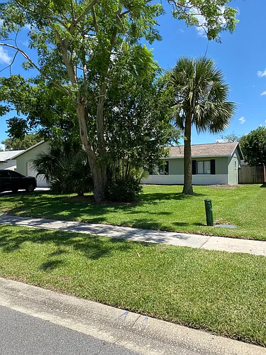 1414 Dexter Dr N Photo 1