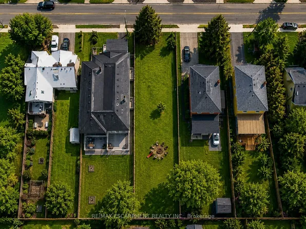 19 Broadview Ave, Mississauga, ON L5H 2S8