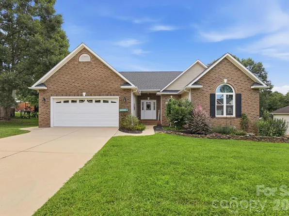 2918 24th Street Dr NE, Hickory, NC 28601