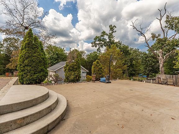 4th image of 4155 Oakwood Road