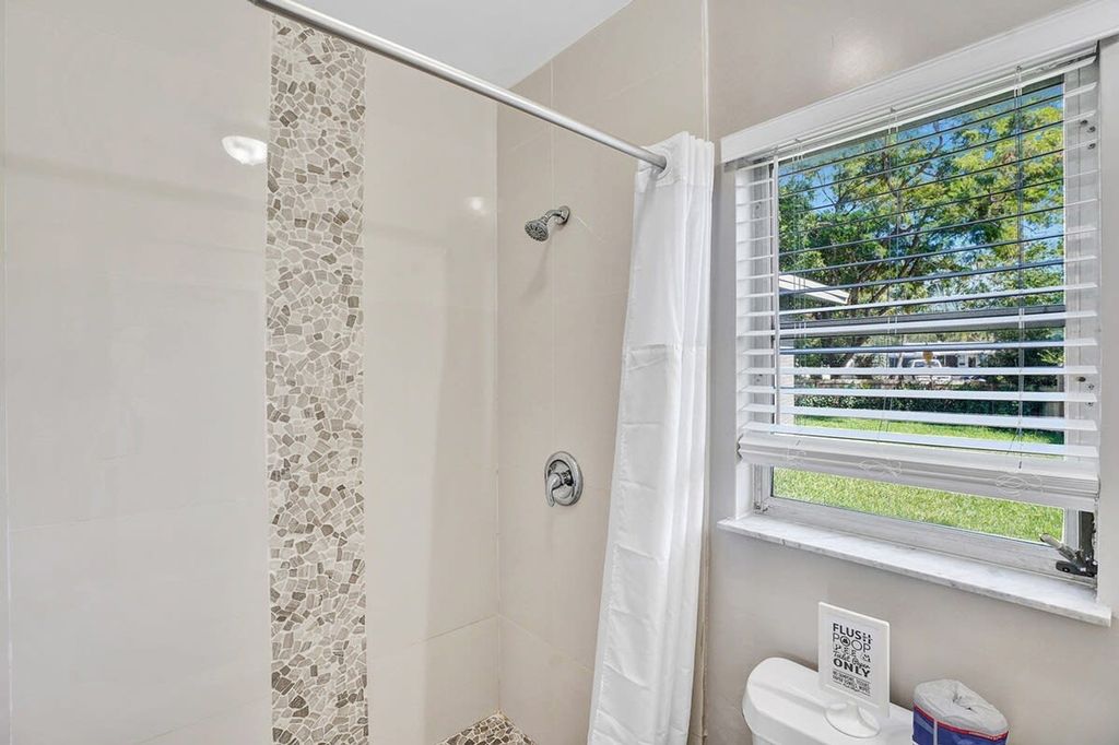 433 NE 24th Ave, photo 7