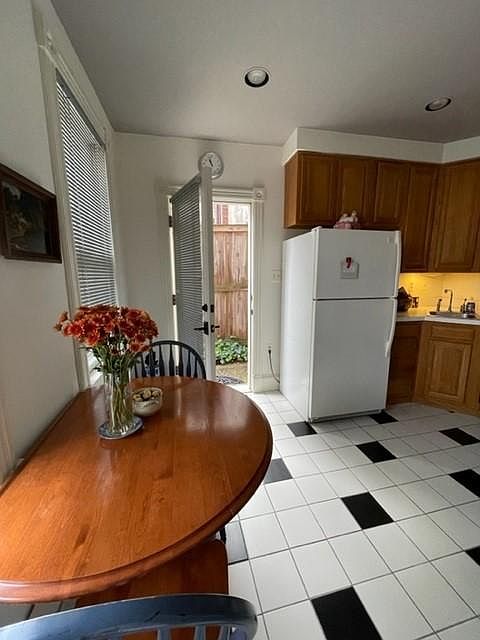 Main kitchen entrance to apartment